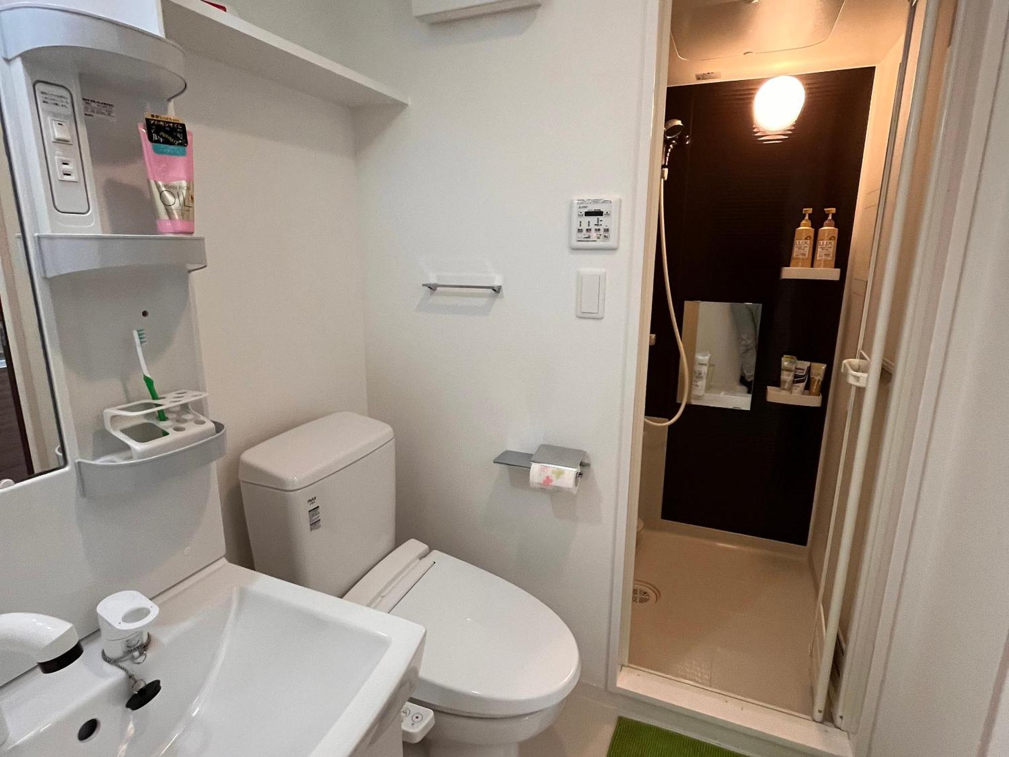 R Guest House Namba Ōsaka Extérieur photo